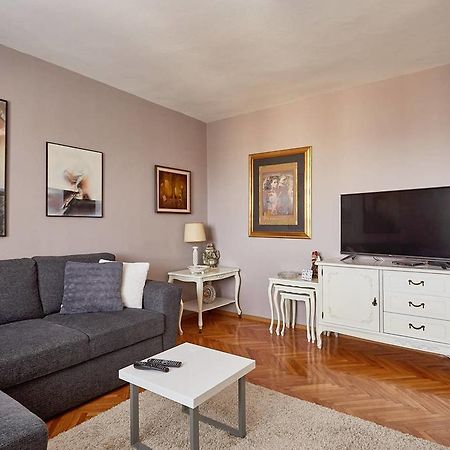 Spacious Modern Apartment In Peaceful Neighborhood Skopje Buitenkant foto